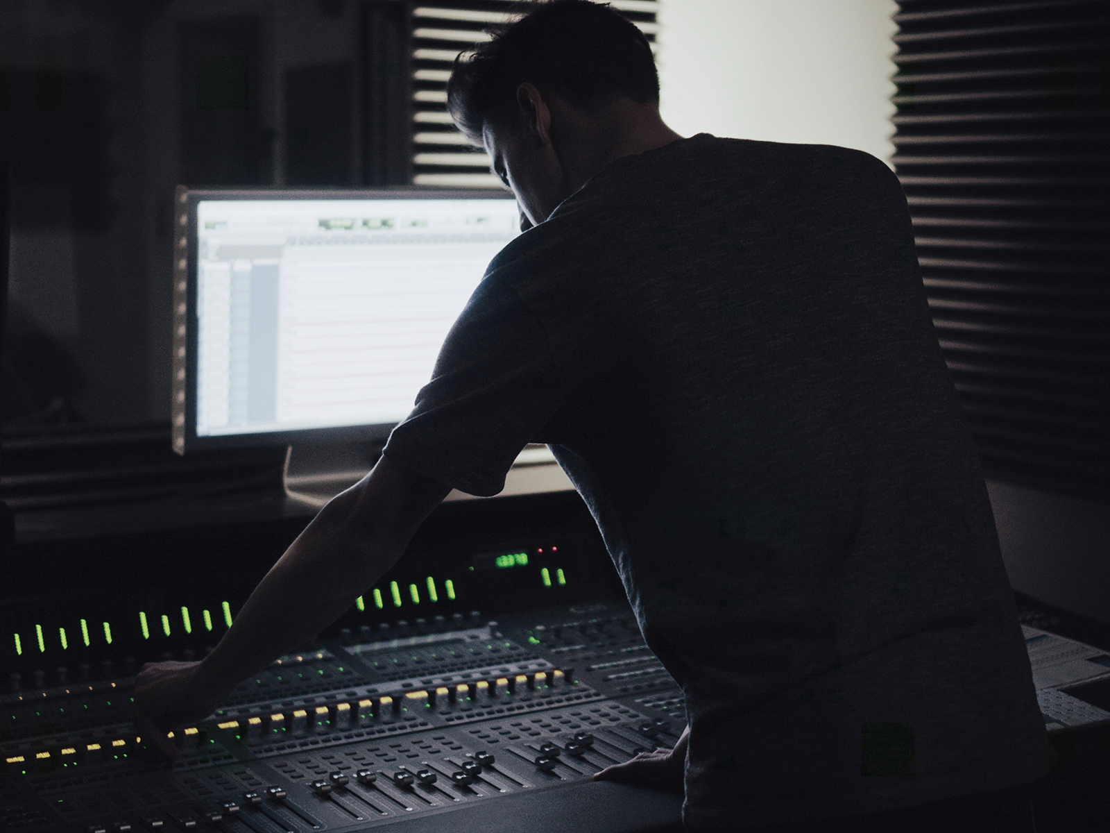 tom-pottiger-yxzl9lnxSNA-unsplash